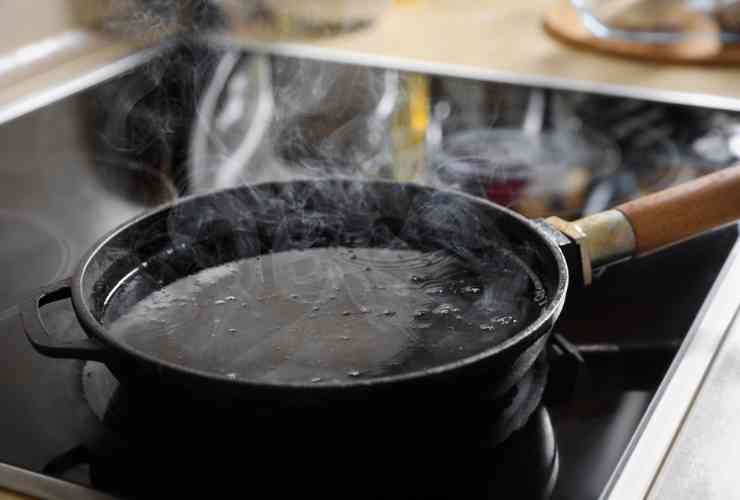 Quante volte possiamo usare l'olio di frittura - RicettaSprint