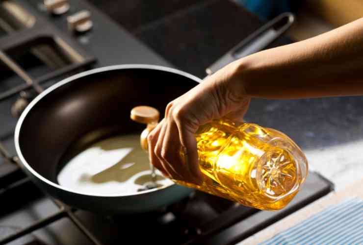 Quante volte possiamo usare l'olio di frittura - RicettaSprint