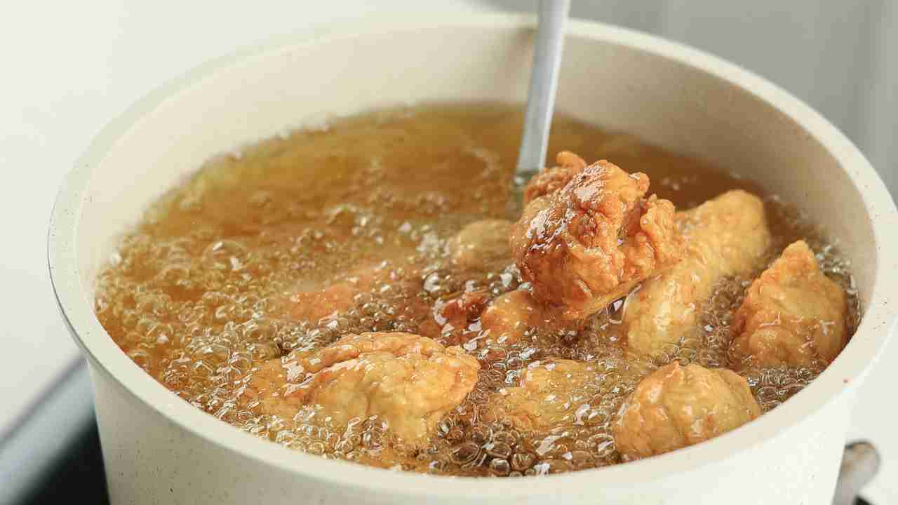Quante volte possiamo usare l'olio di frittura - RicettaSprint