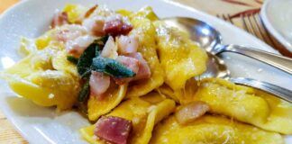 Ravioli di carciofi e speck