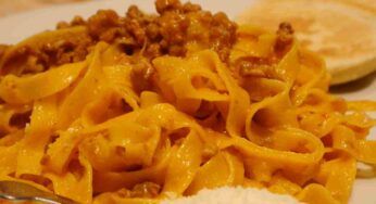 Alle tagliatelle con il ragù non ho intenzione di rinunciarci, ma lo faccio così e nessuno avrà niente da ridire