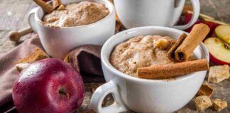 Voglia di dolce e non ho tempo, ricordate la mug cake, preparo una tortina in tazza con due mele avanzate