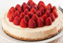 Cheesecake fredda dell’ultimo minuto: niente forno, solo 15 minuti per prepararla ma sembra uscita da una pasticceria, buonissima! Cheesecake fredda veloce
