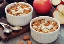 Con quattro mele faccio un dolce che profuma di casa. La ricetta di mia mamma funziona sempre. Un pizzico di zenzero è d’obbligo Crumble di mele e zenzero con fiocchi d’avena e mandorle