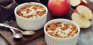 Crumble di mele e zenzero con fiocchi d’avena e mandorle