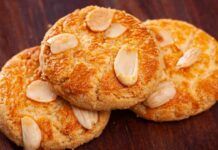 Altro che torta caprese, con le mandorle che avevo in dispensa ho inventato questa ricetta super top se li sono divorati tutti La colazione cambia gusto, prendo le mandorle che ho in dispensa e ti faccio questi biscotti esagerati. Fino all'ultima briciola