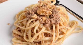 Per San Valentino, Linguine alla crema di noci e speck: 10 minuti di preparazione ma lo prendi per la gola!