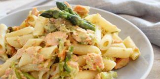 Pasta con asparagi e salmone