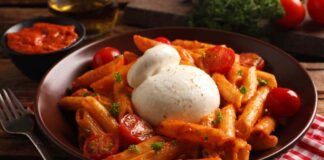 Pasta con pomodorini e burrata