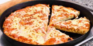 Pizza fatta in casa - RicettaSprint