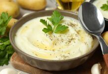 Niente di sofisticato, eppure col Purè di patate ci accompagni qualunque piatto, ecco alcune idee per personalizzarlo a modo tuo! Purè di patate a modo tuo