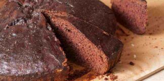 Sos amici a casa, i ragazzi hanno invitato dei compagni e non ho nulla in dispensa. Vai con la torta al cacao ma la cuocio in padella