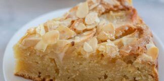 Torta di mandorle morbida della nonna