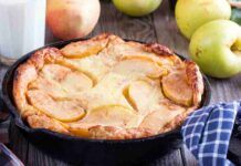 La ricetta furba per preparare la torta di mela, ti serve una padella, ciotola e frusta, in 10 minuti ed è pronta Torta di mele in padella Ricetta Sprint