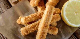 bastoncini di pesce impanati