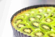 Mia cugina è vegana, mi ha svelato i segreti per una crostata alla frutta da favola: appena il tempo di metterla a tavola e mezza è già sparita crostata vegana