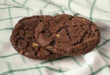 Biscotti cioccolato e peperoncino - RicettaSprint