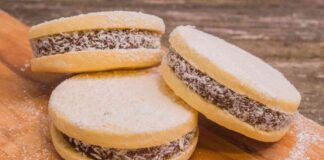 Biscotti ripieni con cocco e cioccolato
