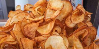 Chips di patate in friggitrice ad aria