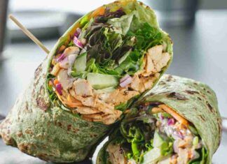 Crepes di spinaci con pollo e insalata - RicettaSprint