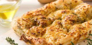Focaccia senza impasto in friggitrice ad aria