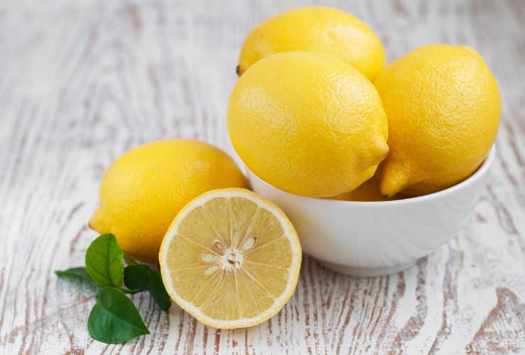 Limone per lavare i piatti - RicettaSprint