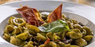 Orecchiette con crema di scarole e guanciale
