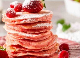 Pancake con banane e fragole