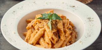 Pasta con ricotta e pesto di pomodorini