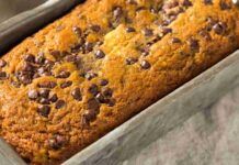 Plumcake e con gocce di cioccolato versione nuvola, te ne innamorerai per la consistenza soffice e cremosa, il dolce che tutti desideravano Plumcake con gocce di cioccolato e ricotta Ricetta Sprint