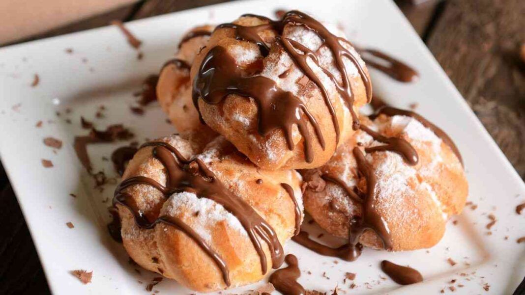 La ricetta dei migliori profitterol è questa: dalla pasta choux alla ...