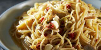 Spaghetti aglio olio e peperoncino - RicettaSprint