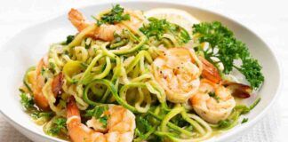 Spaghetti di zucchine con i gamberetti