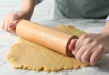 Ogni volta che stendi la pasta frolla si rompe? Ovvio non segui i trucchi della nonna, credimi sono davvero geniali Stendere la pasta frolla Ricetta Sprint