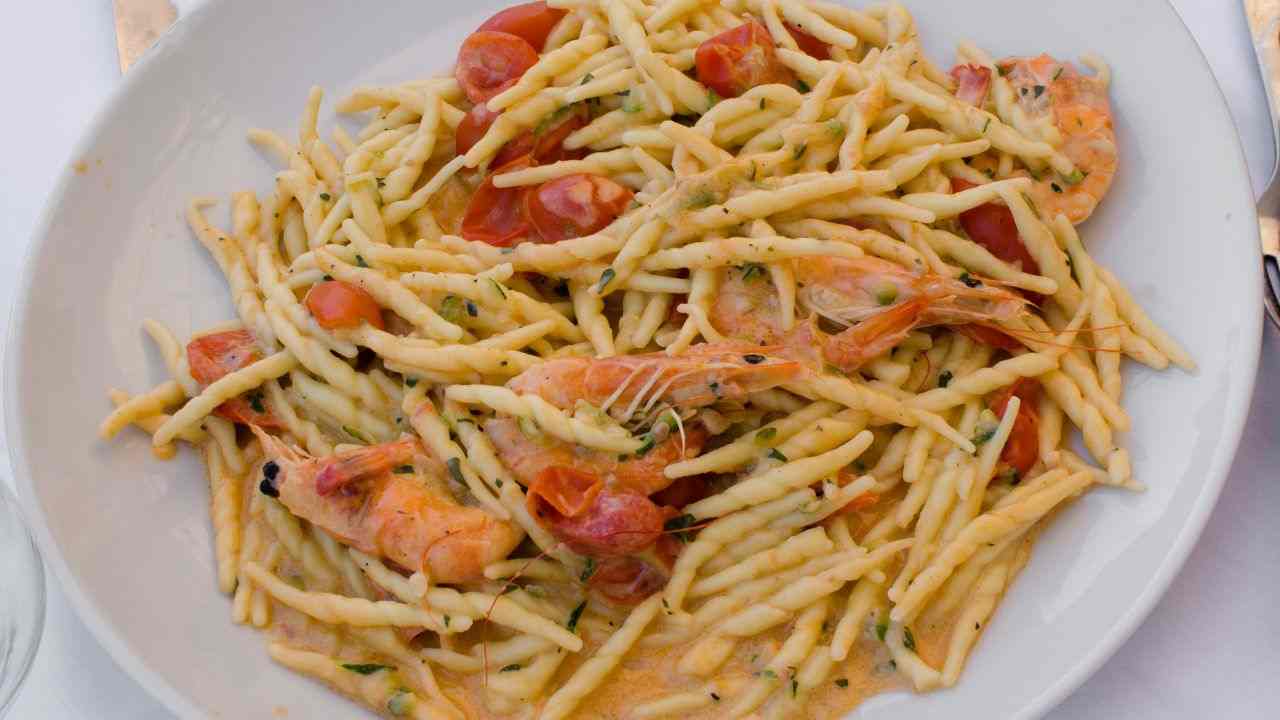 Strozzapreti con gamberetti e pomodorini a modo mio