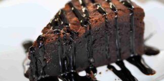 Torta al cioccolato cuore morbido - RicettaSprint