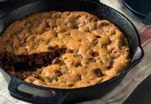 Perché preparare tanti cookies quando ne basta farne uno super gigante direttamente in padella? La ricetta zero sbatti e pronta in pochi minuti Torta cookies in padella Ricetta Sprint