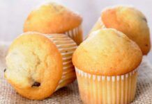 Zero sbatti e cose da lavare, prepariamo dei tortini ripieni in 5 minuti, perfetti per toglierti lo sfizio dopo cena! Tortini ripieni in 5 minuti