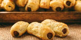 rustici con wurstel e mozzarella