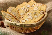 Da quando i simil-cantucci li faccio così, li posso mangiare anche a dieta, meno male che esistono le ricette light Biscotti croccanti alle nocciole e albumi RicettaSprint