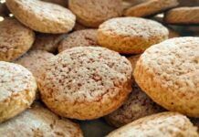 Questi sono i biscotti della nonna lei li preparava solo con quello che aveva in casa, li adoro nel latte, provali anche tu Biscotti della nonna RicettaSprint