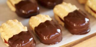 Biscotti ripieni di marmellata con cioccolato RicettaSprint