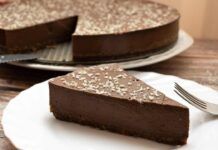 Cheesecake al cioccolato con le uova di Pasqua