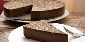 Cheesecake al cioccolato con le uova di Pasqua