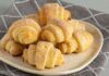 Cornetti di pasta sfoglia alla crema