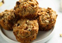 Li preparo oggi e risolvo la colazione per 3 giorni, questi muffin light combaciano anche con la mia dieta Muffin banana e frutta secca RicettaSprint