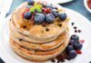 Pancake agli albumi con gocce di cioccolato