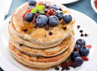 Pancake agli albumi con gocce di cioccolato