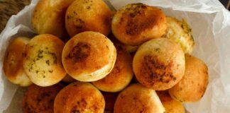 Panini all'olio aromatizzati senza lievitazione
