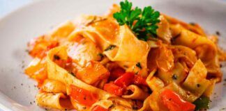 Pappardelle con coniglio in umido ai peperoni